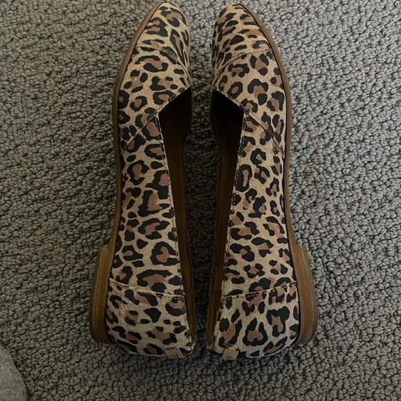 Tom’s Leopard Print Pointed Toe Ballet Flats. - Picture 3 of 4